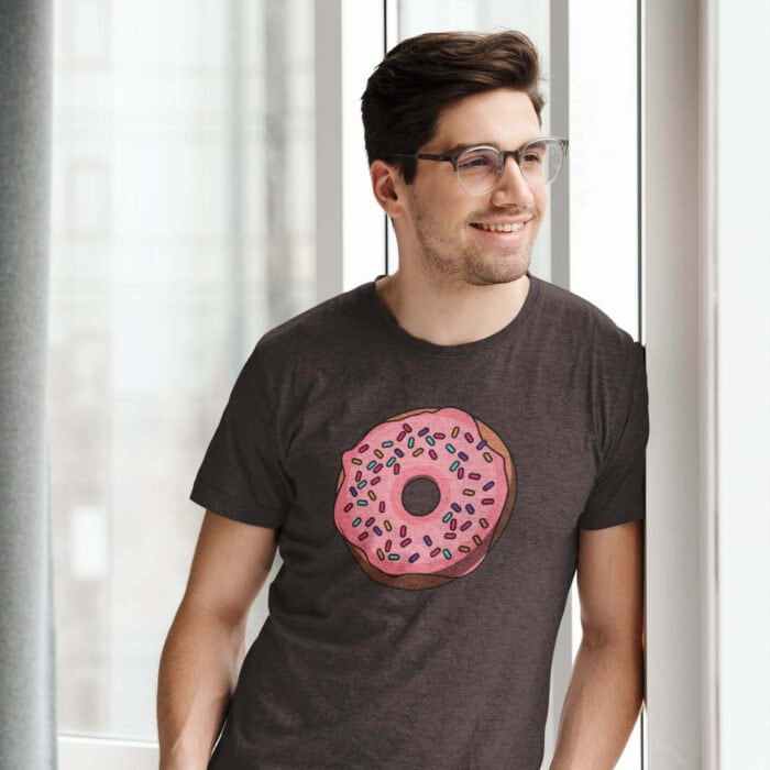 heather-t-shirt-of-a-smiling-man-leaning-on-a-wall-38185-r-el2.png